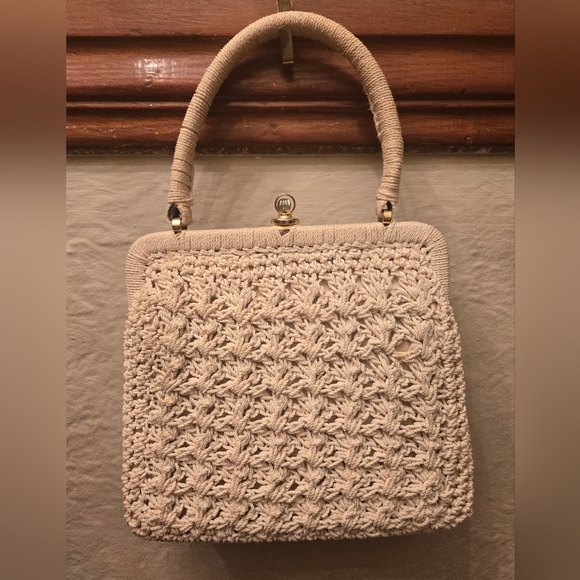 Vintage Handbags - Vintage 60s Crochet Top Handle Handbag Ivory Kiss Lock